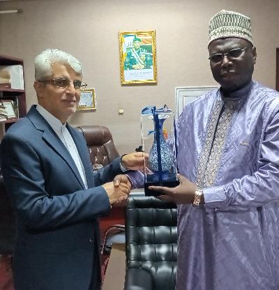 Our Ambassador to Niger Meets with the President of Abdelmomenon University
